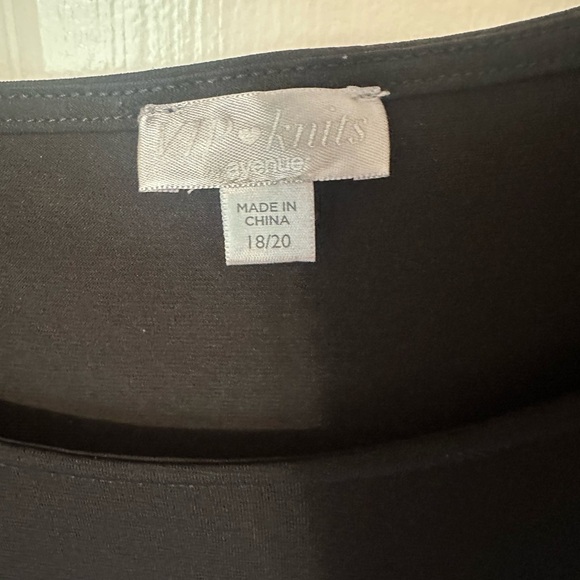 Avenue Black Short Sleeve Top - Picture 3 of 4